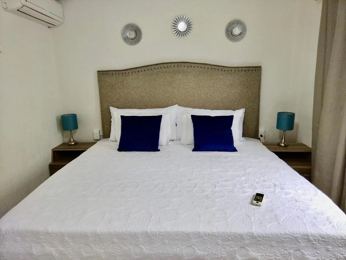 Cancun Hotel Zone, Beachfront 2 Bedroom Apartment - Prime Location Mexique