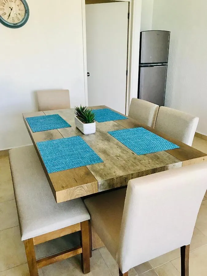 Cancun Hotel Zone, Beachfront 2 Bedroom Apartment - Prime Location Mexique
