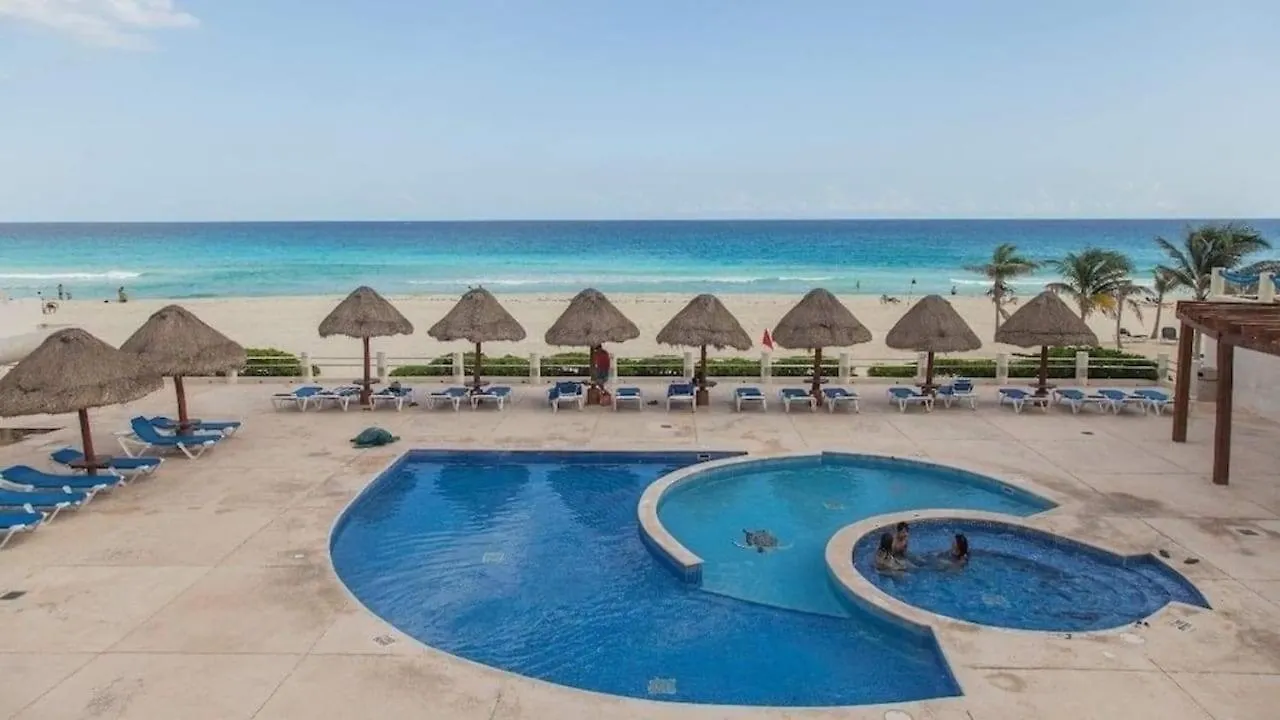 Cancun Hotel Zone, Beachfront 2 Bedroom Apartment - Prime Location 0*,  Mexique