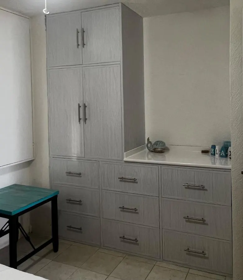Cancun Hotel Zone, Beachfront 2 Bedroom Apartment - Prime Location 0*,  Mexique