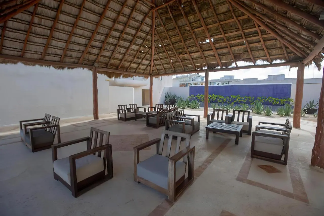 Cancun Hotel Zone, Beachfront 2 Bedroom Apartment - Prime Location 0*,  Mexique