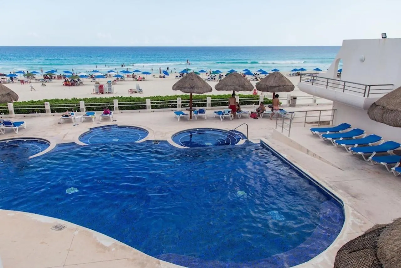 Cancun Hotel Zone, Beachfront 2 Bedroom Apartment - Prime Location