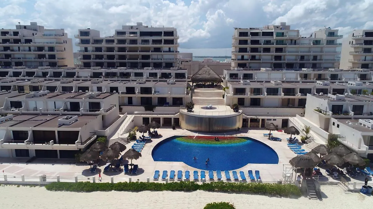 Cancun Hotel Zone, Beachfront 2 Bedroom Apartment - Prime Location