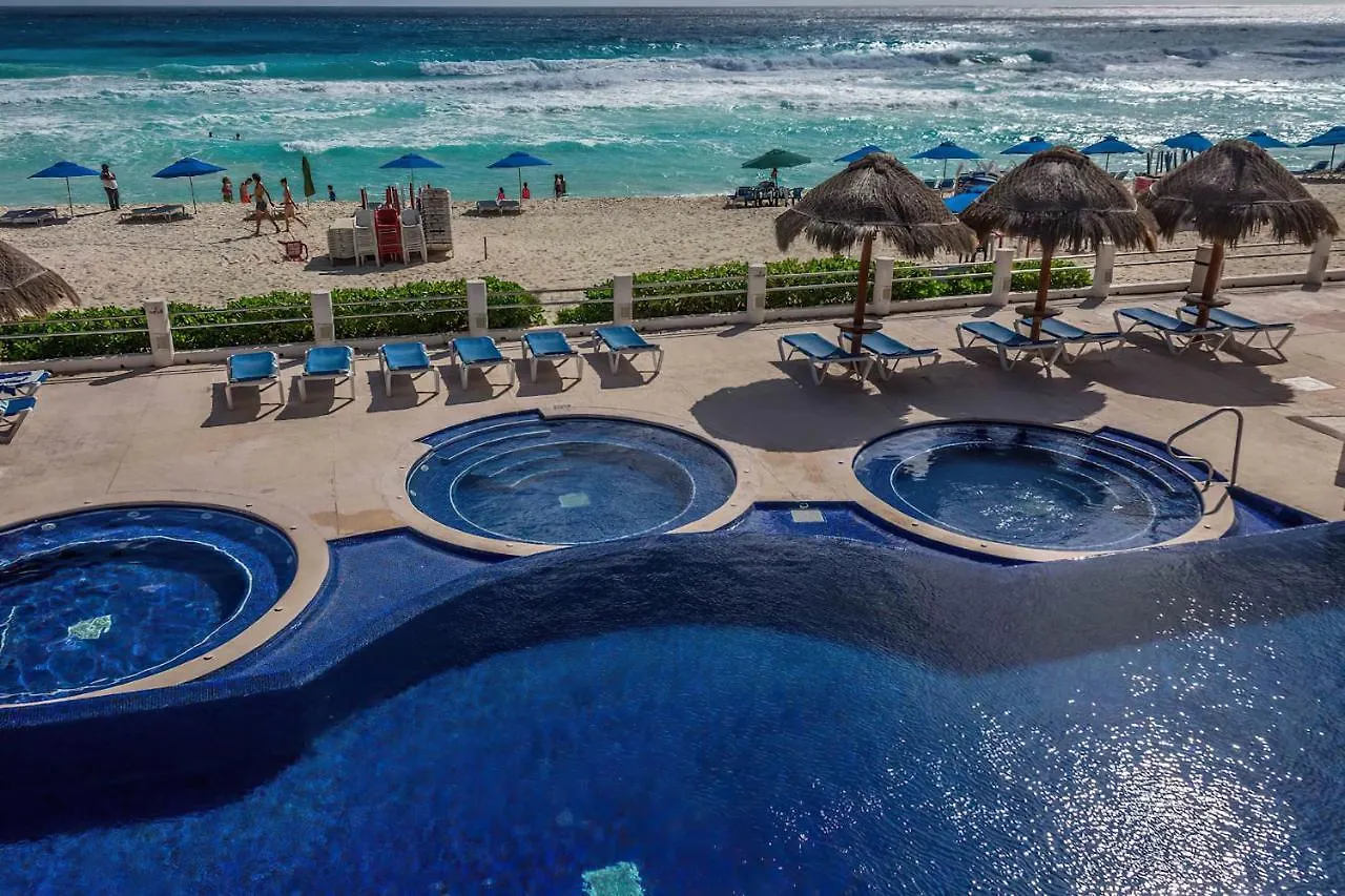 Cancun Hotel Zone, Beachfront 2 Bedroom Apartment - Prime Location