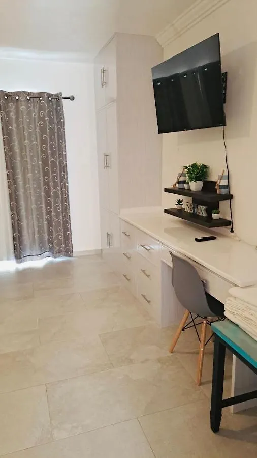 Cancun Hotel Zone, Beachfront 2 Bedroom Apartment - Prime Location